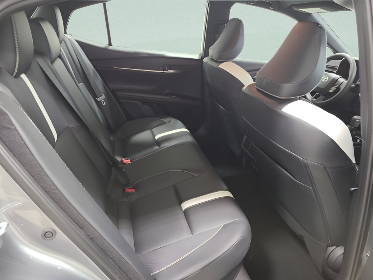 Used 2025 Toyota Camry SE FWD image 14