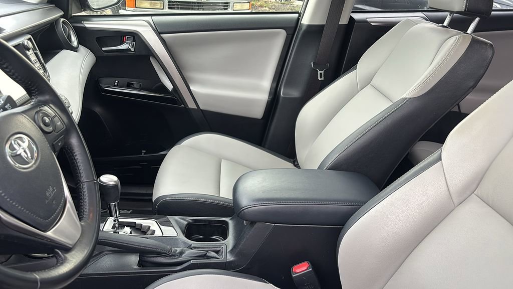 Used 2018 Toyota RAV4 Limited image 24