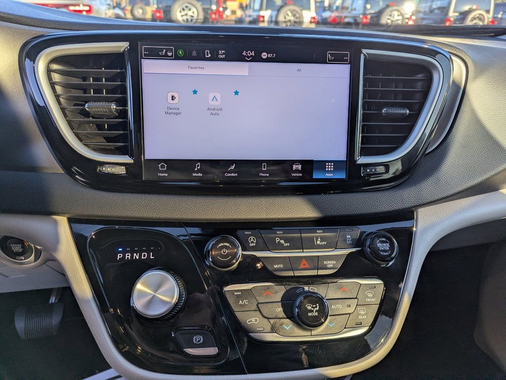 Used 2024 Chrysler Pacifica Touring-L image 23