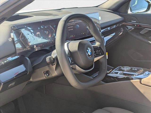 New 2025 BMW 540i xDrive w/ Premium Package image 3