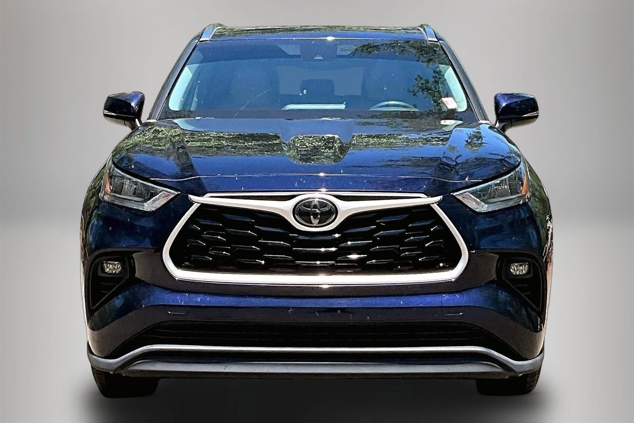 Used 2020 Toyota Highlander XLE FWD image 3