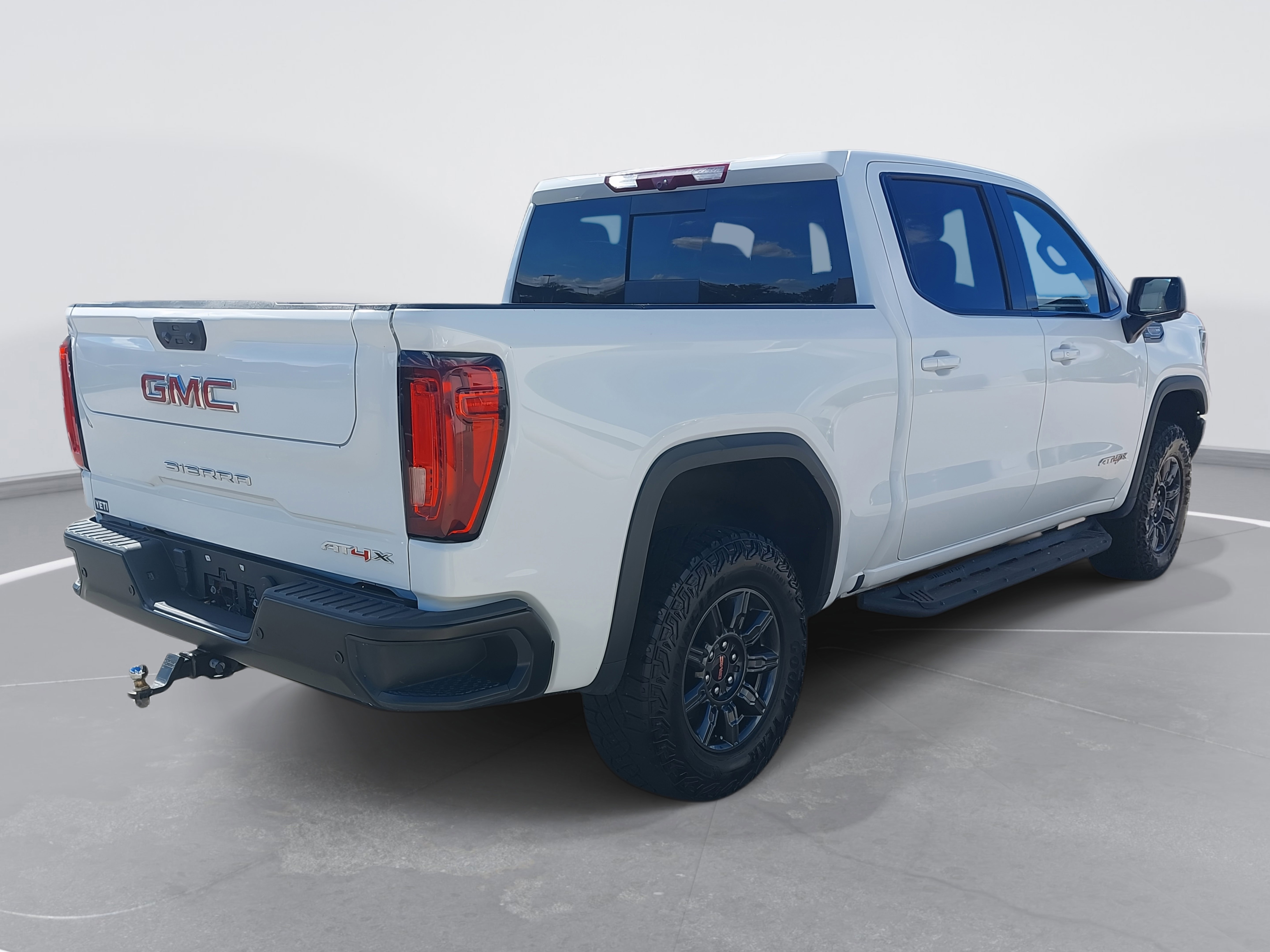 Used 2024 GMC Sierra 1500 AT4X image 5