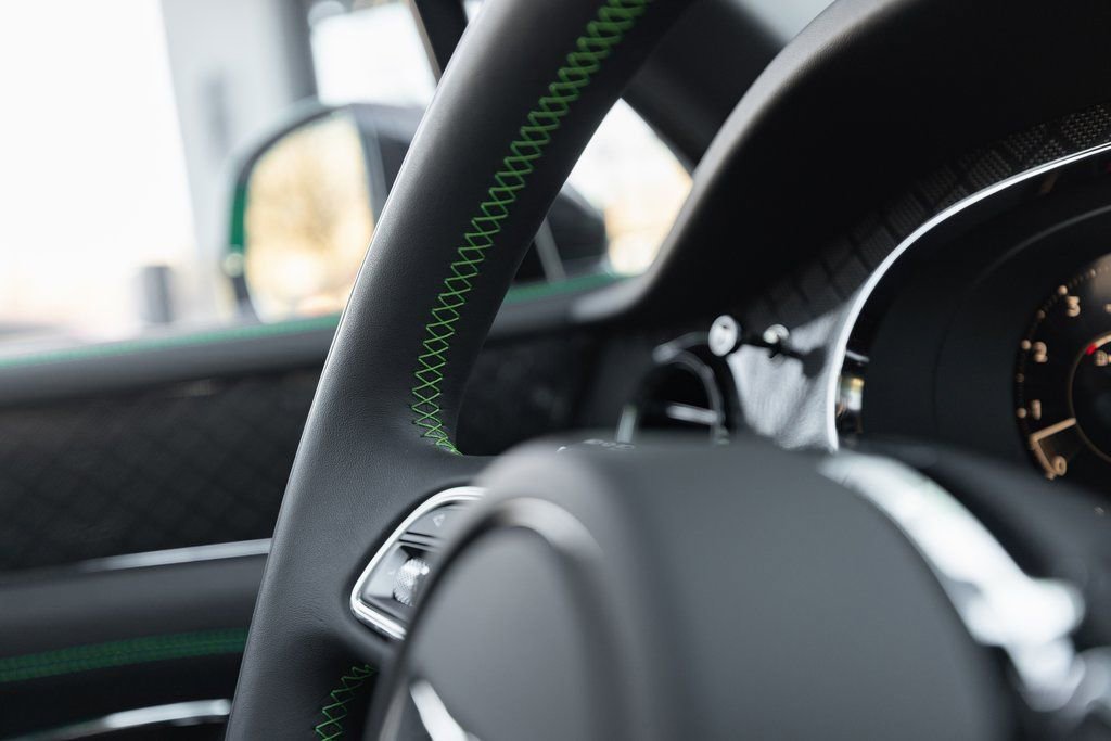 Used 2025 Bentley Bentayga image 42