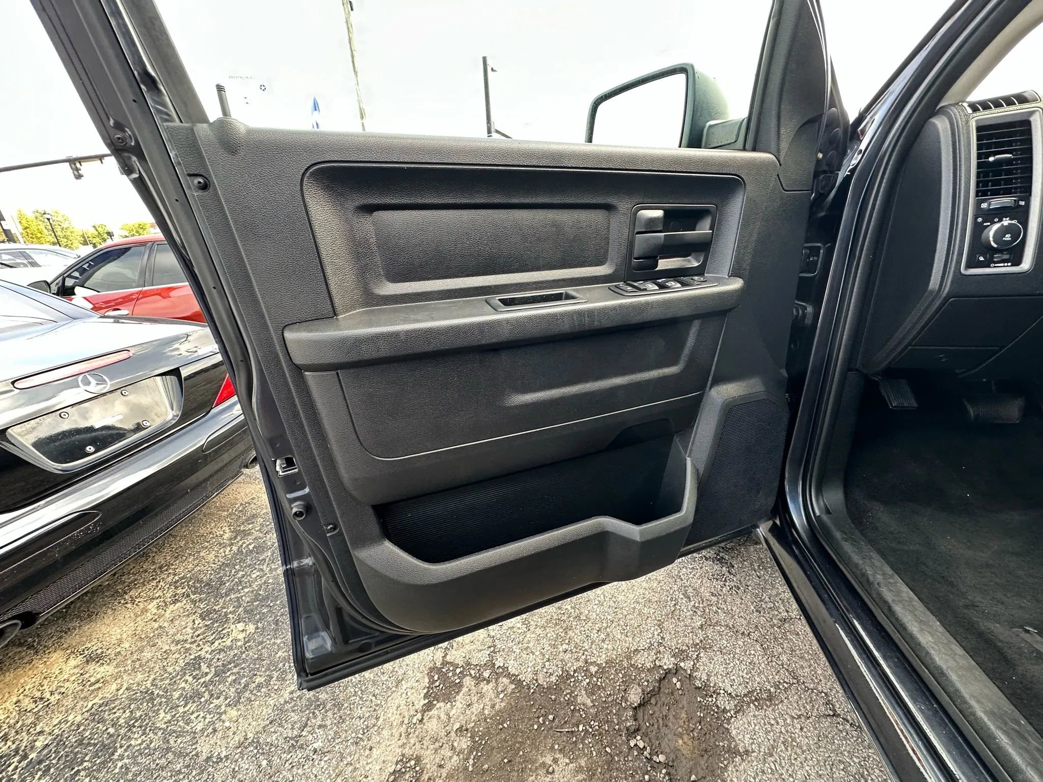 Used 2017 RAM 1500 Express image 12