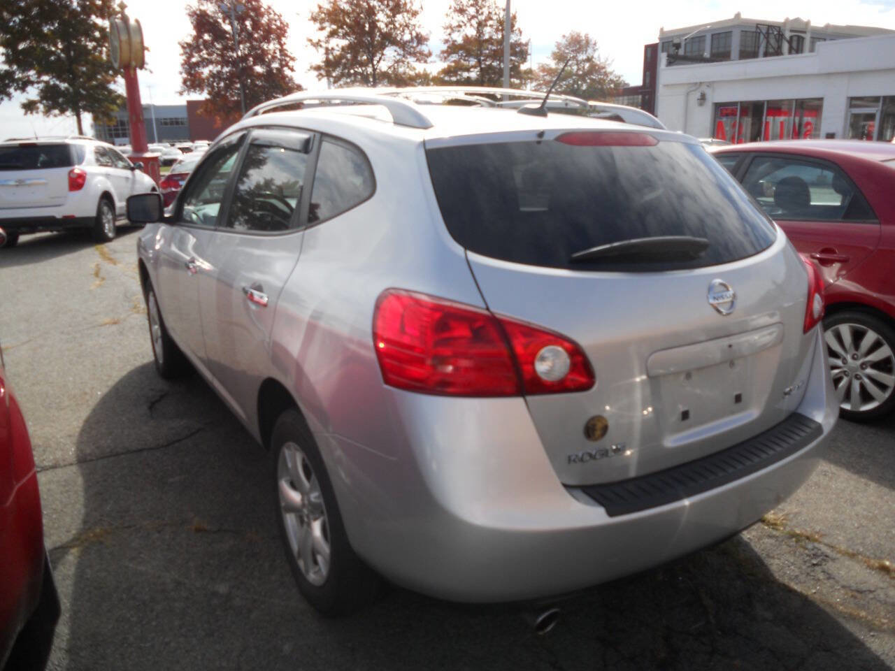 Used 2010 Nissan Rogue SL w/ Premium Pkg image 4