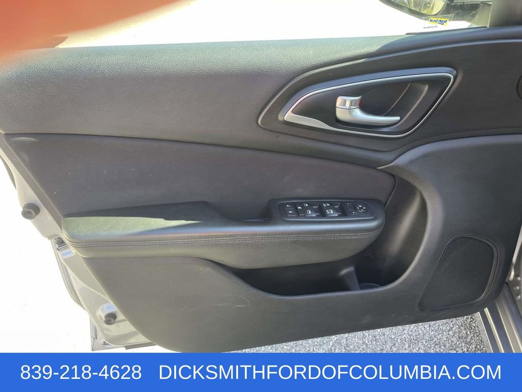 Used 2015 Chrysler 200 Limited w/ Convenience Group image 19