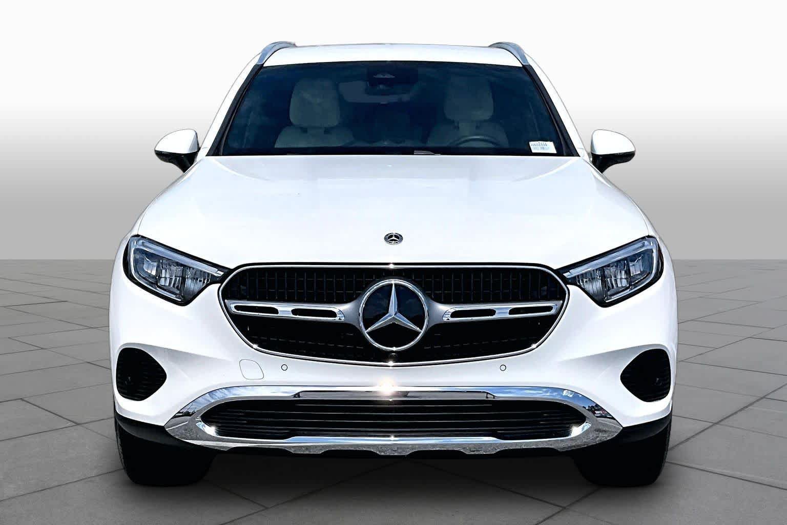Used 2025 Mercedes-Benz GLC 300 4MATIC image 4