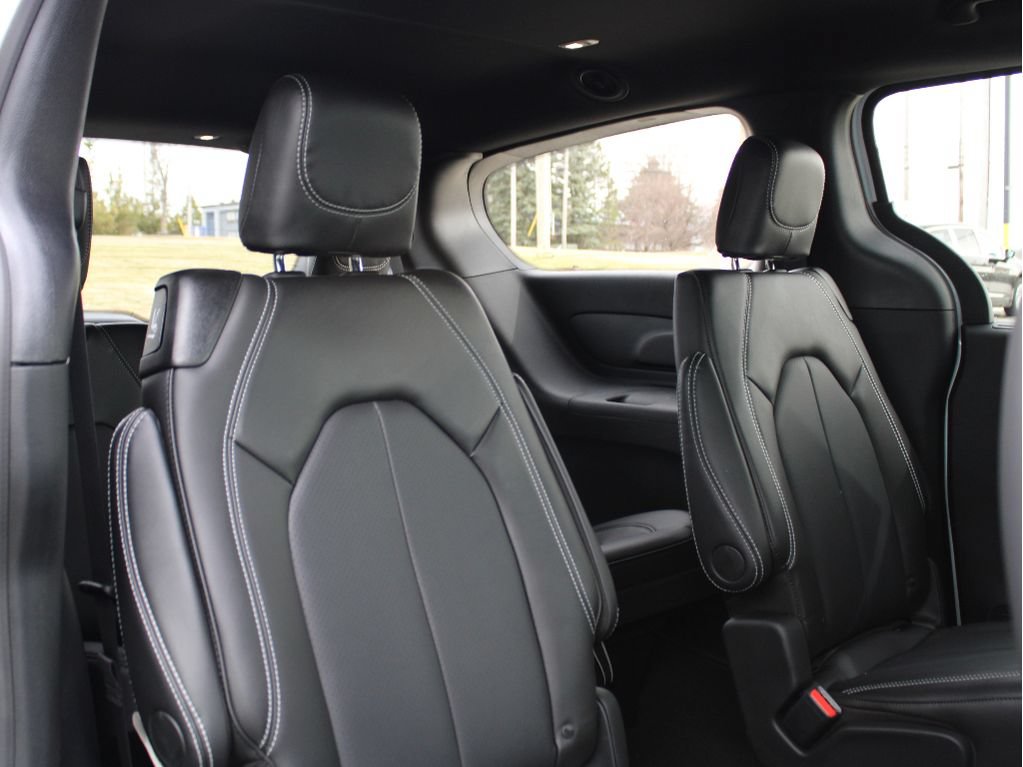 New 2026 Chrysler Pacifica Select AWD/4WD image 26