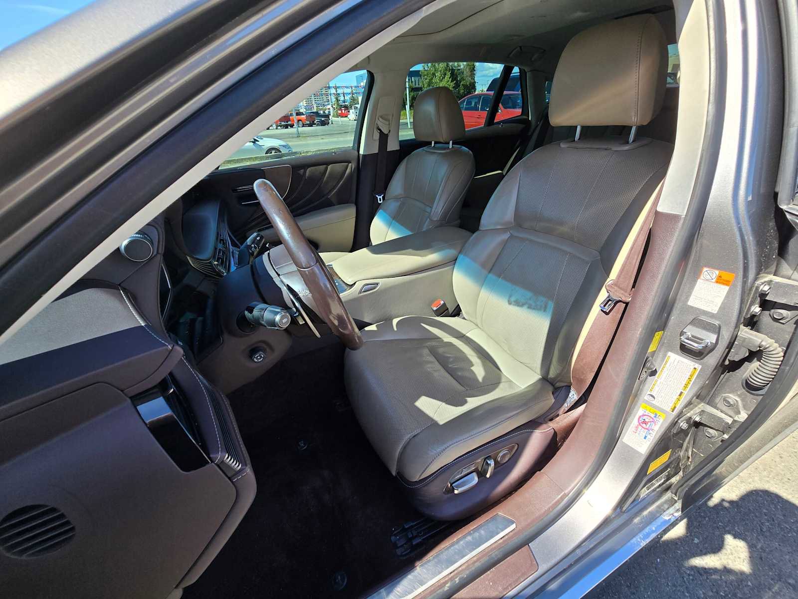 Used 2018 Lexus LS 500 w/ Accessory Package (Z2) image 19