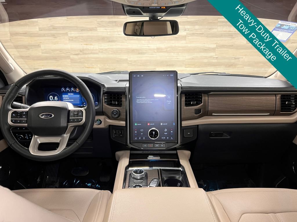 Used 2024 Ford Expedition Limited AWD/4WD image 2