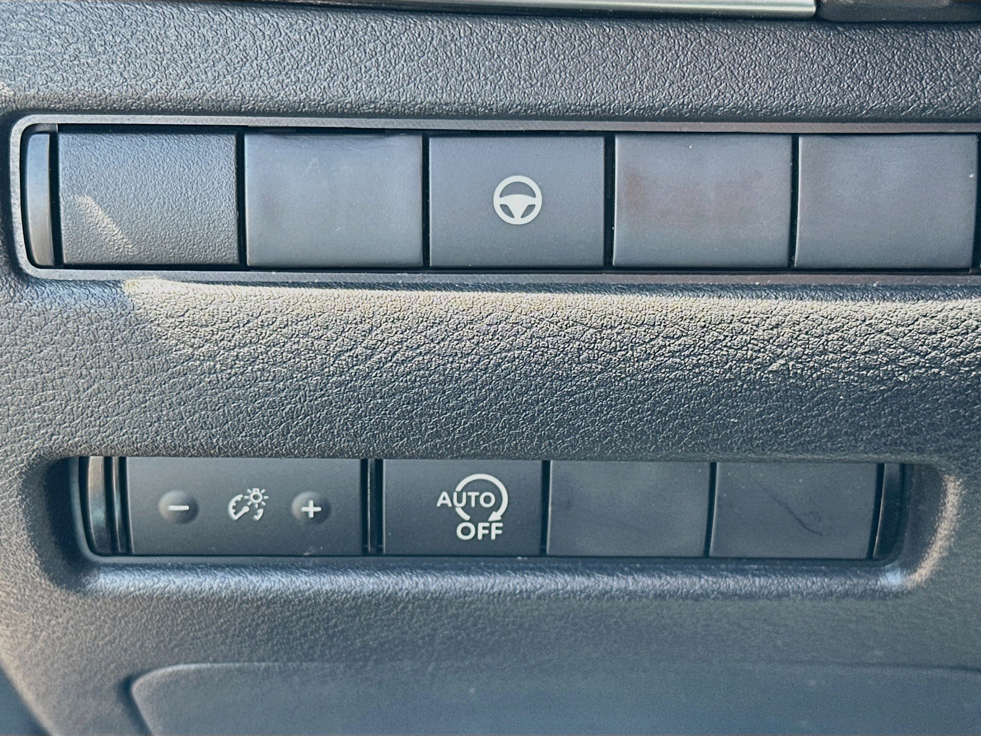 Used 2023 Nissan Rogue SV AWD/4WD image 16