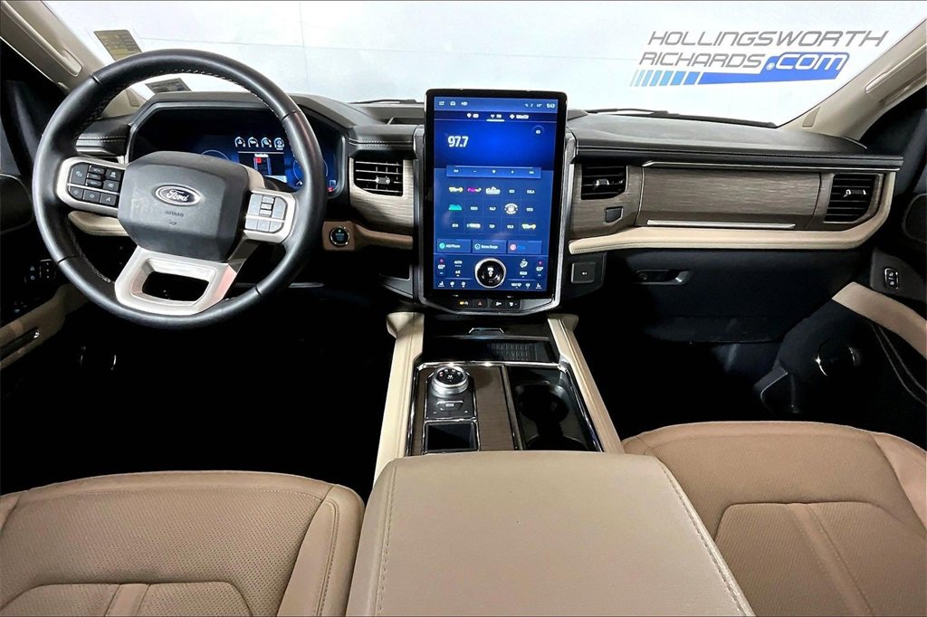 Used 2024 Ford Expedition Limited image 11