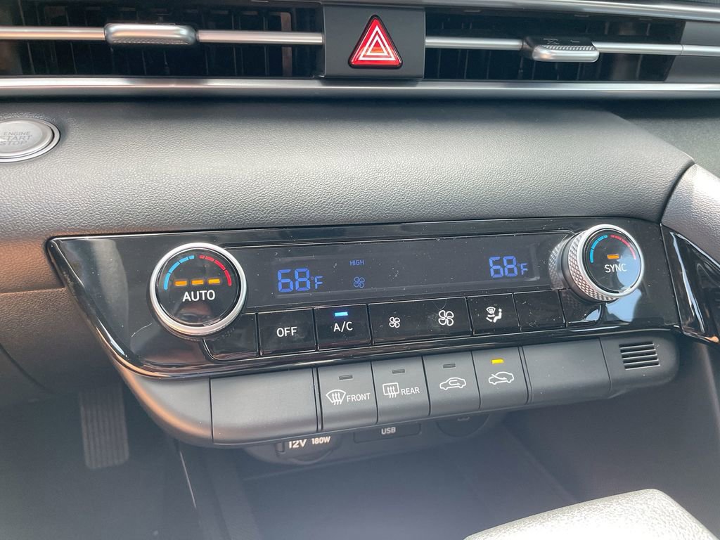 Used 2025 Hyundai Elantra Blue image 45