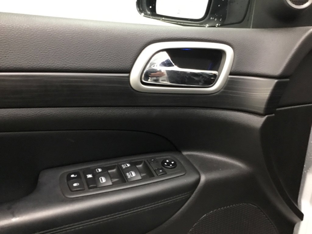 Used 2021 Jeep Grand Cherokee Laredo X AWD/4WD image 7