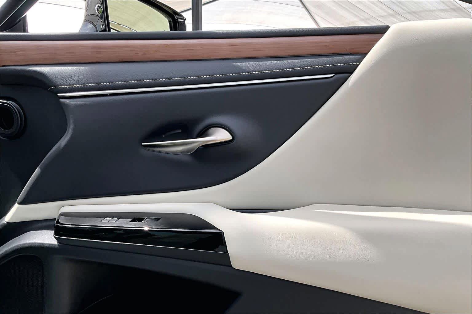 Used 2025 Lexus ES 350 w/ Premium Package FWD image 23