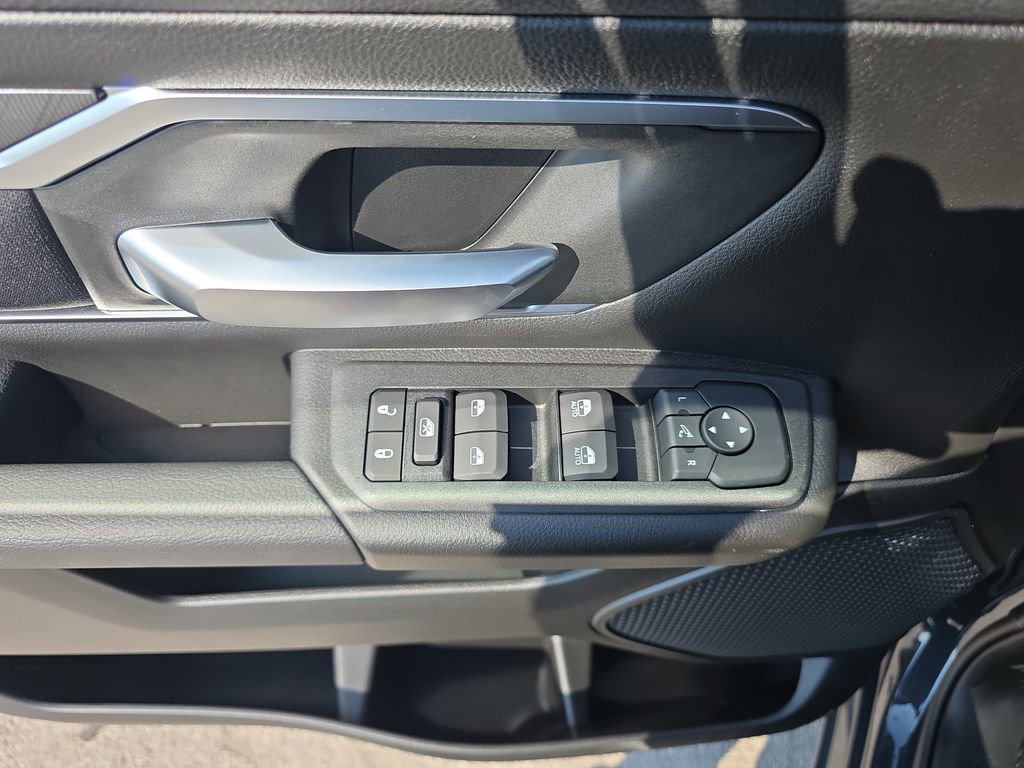 New 2026 RAM 1500 4x4 Crew Cab image 10