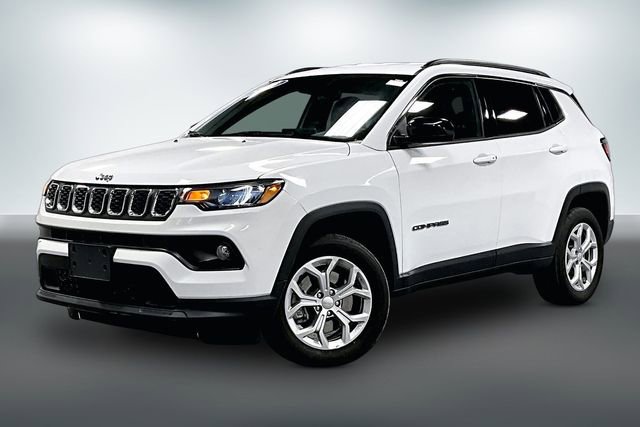 Used 2024 Jeep Compass Latitude AWD/4WD image 3