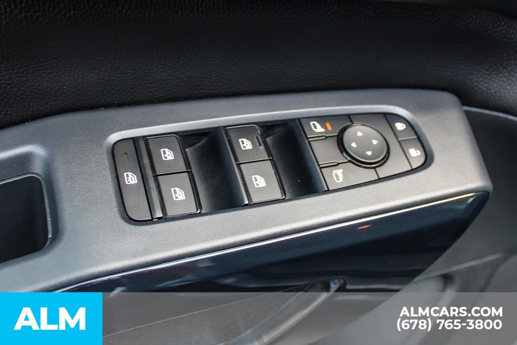 Used 2025 Nissan Pathfinder SV FWD image 40