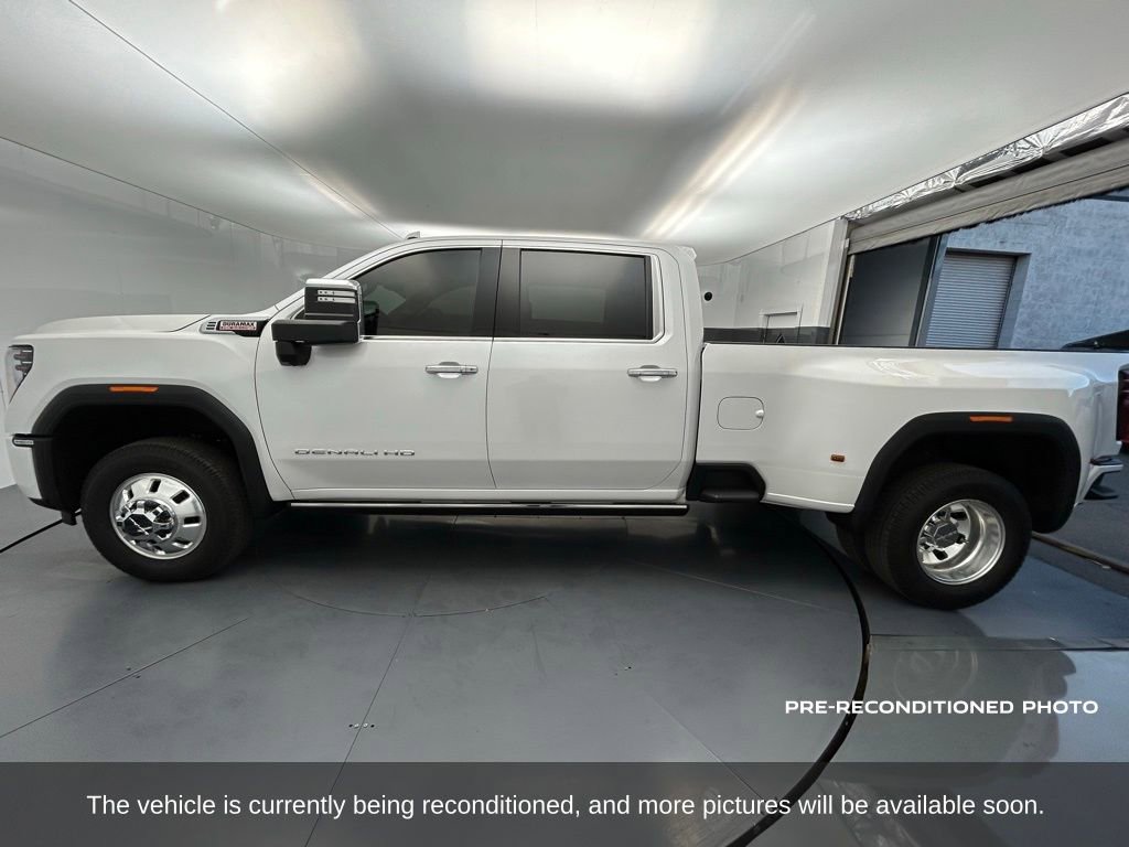 Used 2025 GMC Sierra 3500 Denali w/ Technology Package image 2