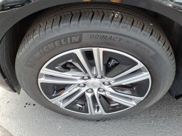 Used 2026 Cadillac Lyriq Luxury AWD/4WD image 12