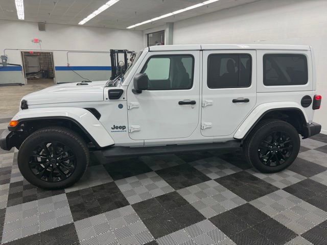 Used 2025 Jeep Wrangler Unlimited Sahara image 3