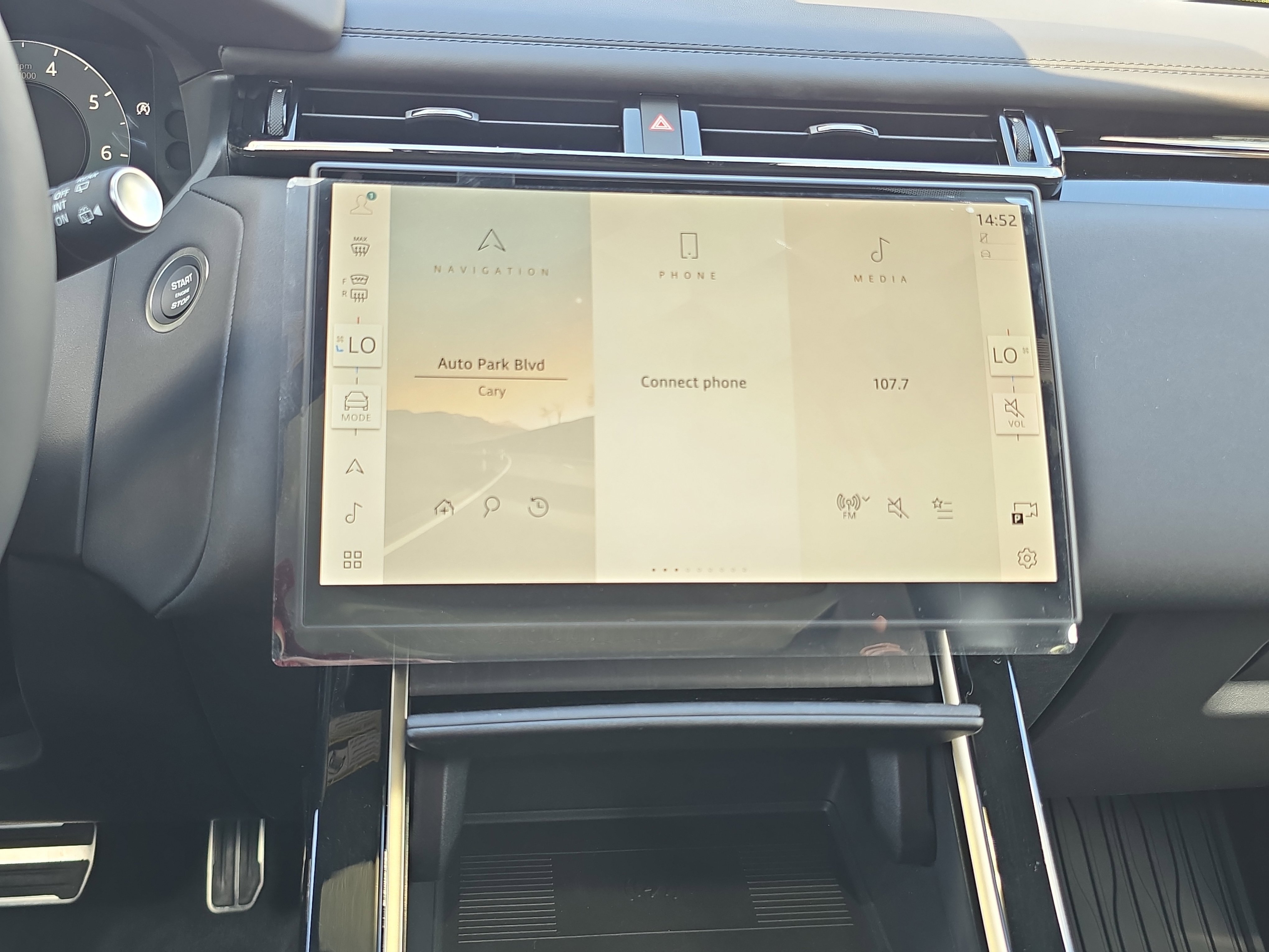 New 2026 Land Rover Range Rover Velar Dynamic SE image 20