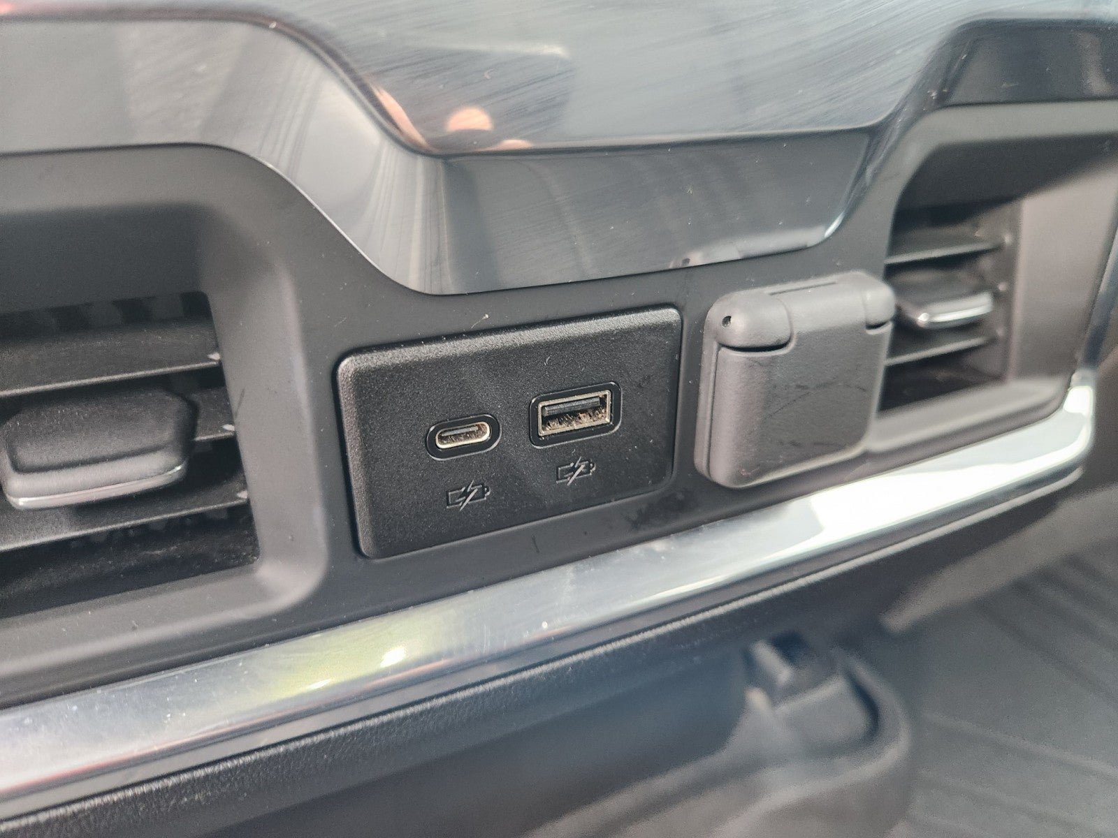 Used 2022 Chevrolet Silverado 1500 High Country AWD/4WD image 29