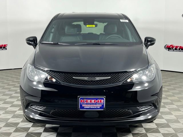 New 2026 Chrysler Voyager LX image 4