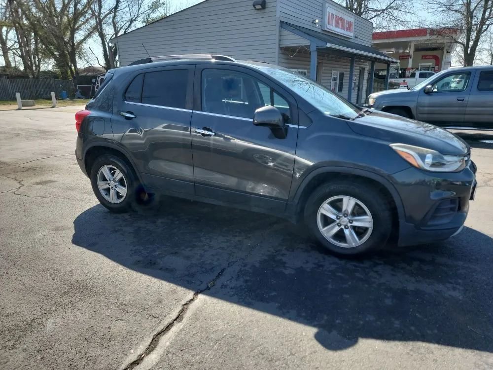 Used 2018 Chevrolet Trax LT w/ LT Convenience Package FWD image 3