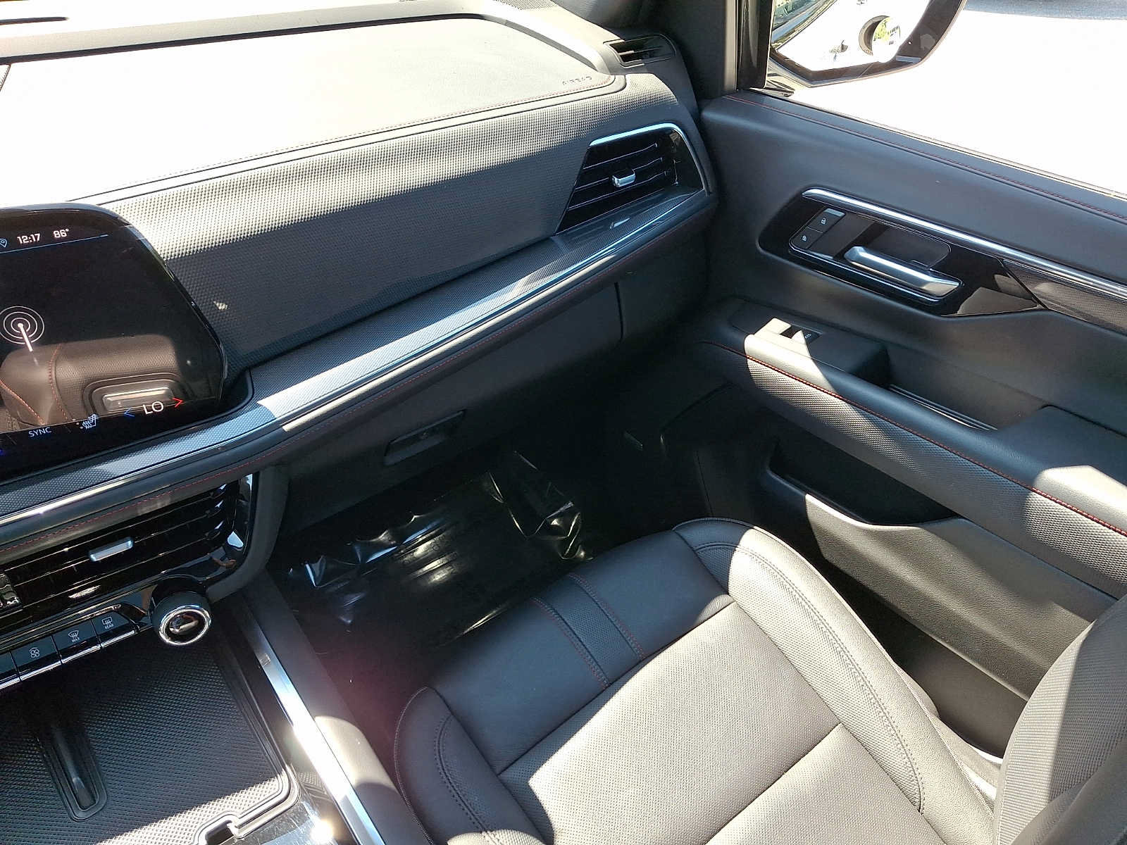 Used 2025 Chevrolet Suburban RST AWD/4WD image 20