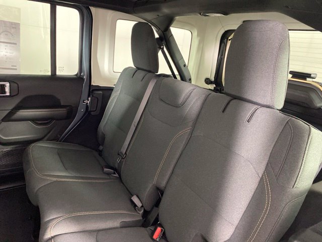 Used 2026 Jeep Wrangler Unlimited Sahara AWD/4WD image 33