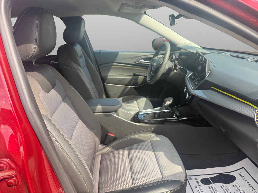 Used 2025 Chevrolet Trax LT FWD image 15