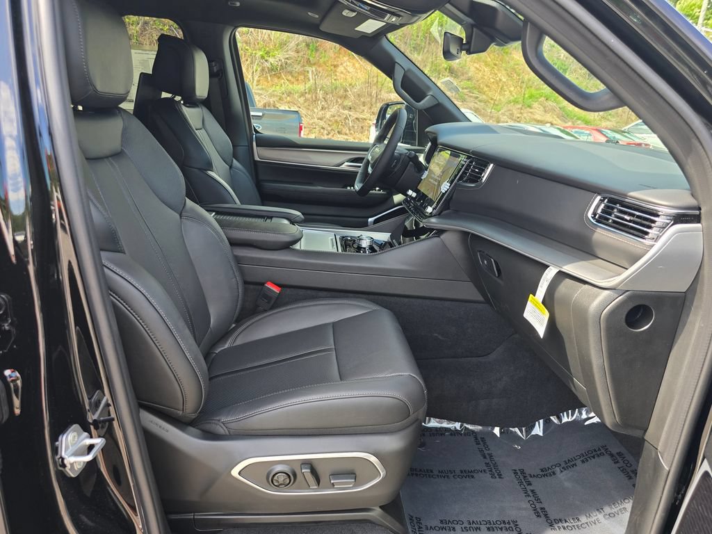 New 2026 Jeep Grand Wagoneer L Limited AWD/4WD image 28