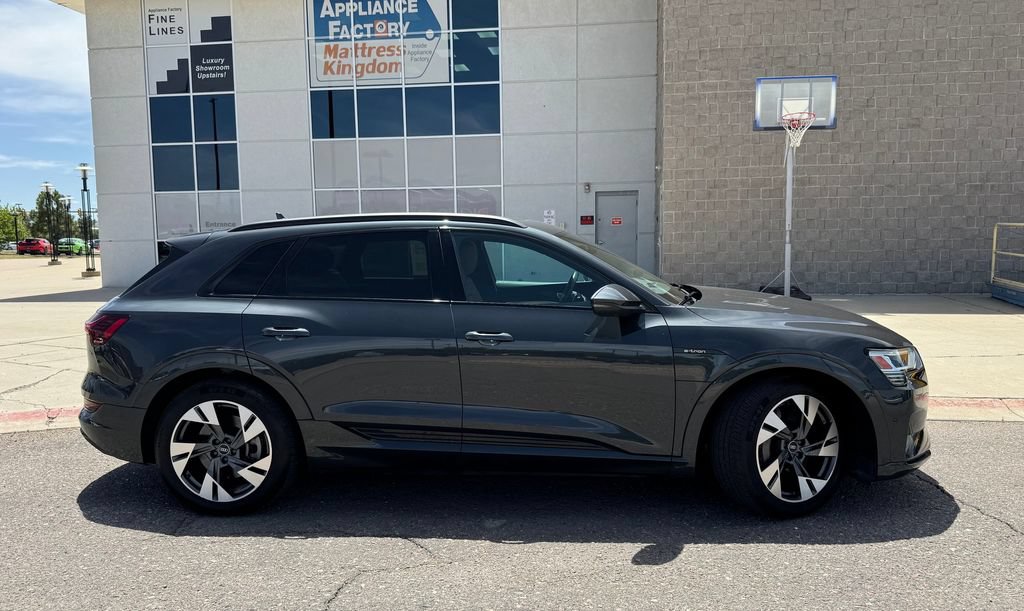 Used 2022 Audi e-tron Premium w/ Convenience Plus Package AWD/4WD image 5