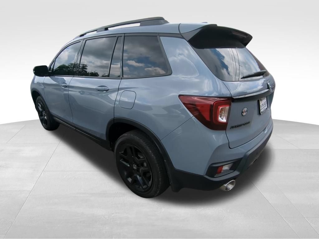 Certified 2025 Honda Passport Black Edition image 5