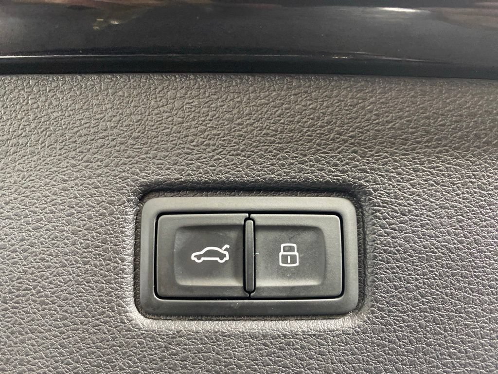 Used 2018 Audi Q7 3.0T Prestige AWD/4WD image 31