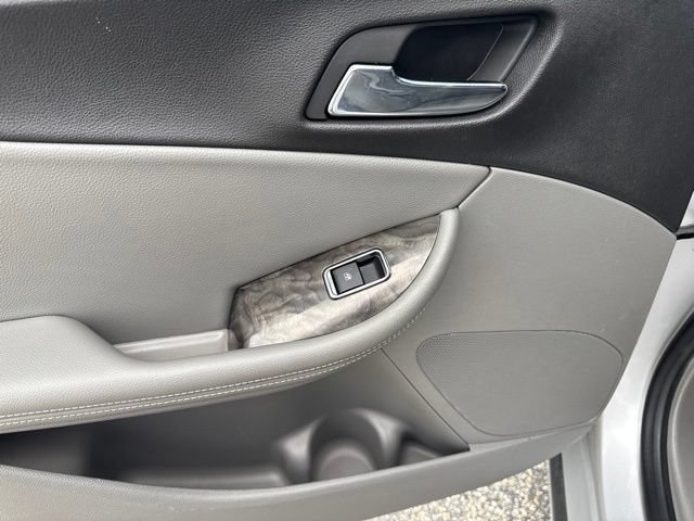 Used 2015 Chevrolet Impala LTZ FWD image 11