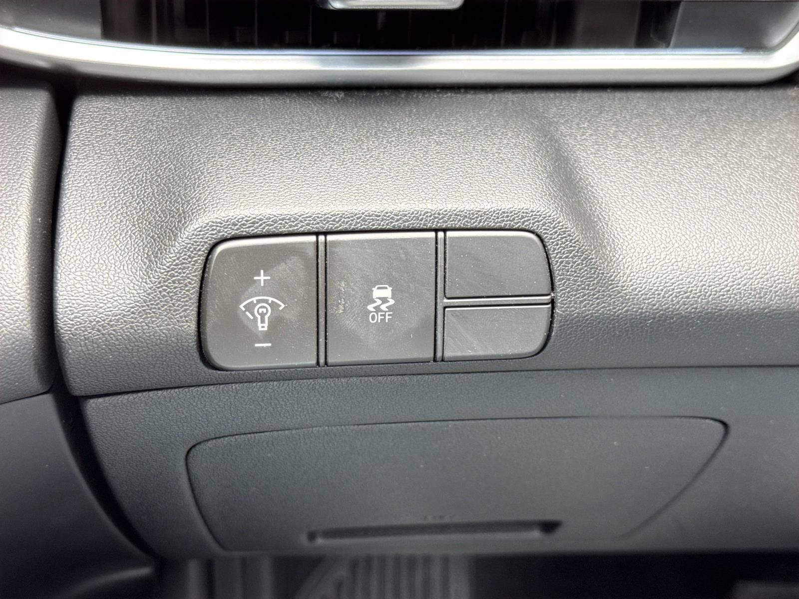 Used 2025 Hyundai Elantra SEL FWD image 20
