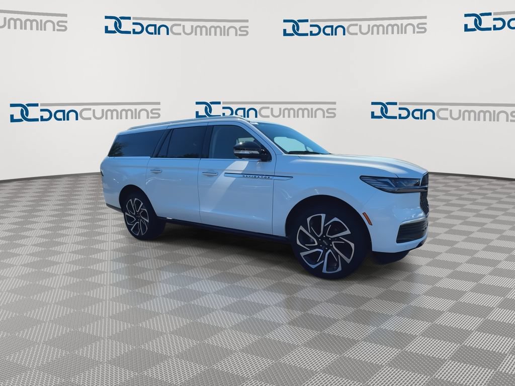 New 2027 Lincoln Navigator L Reserve AWD/4WD image 2