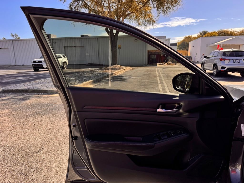 Used 2024 Nissan Altima 2.5 SV image 33