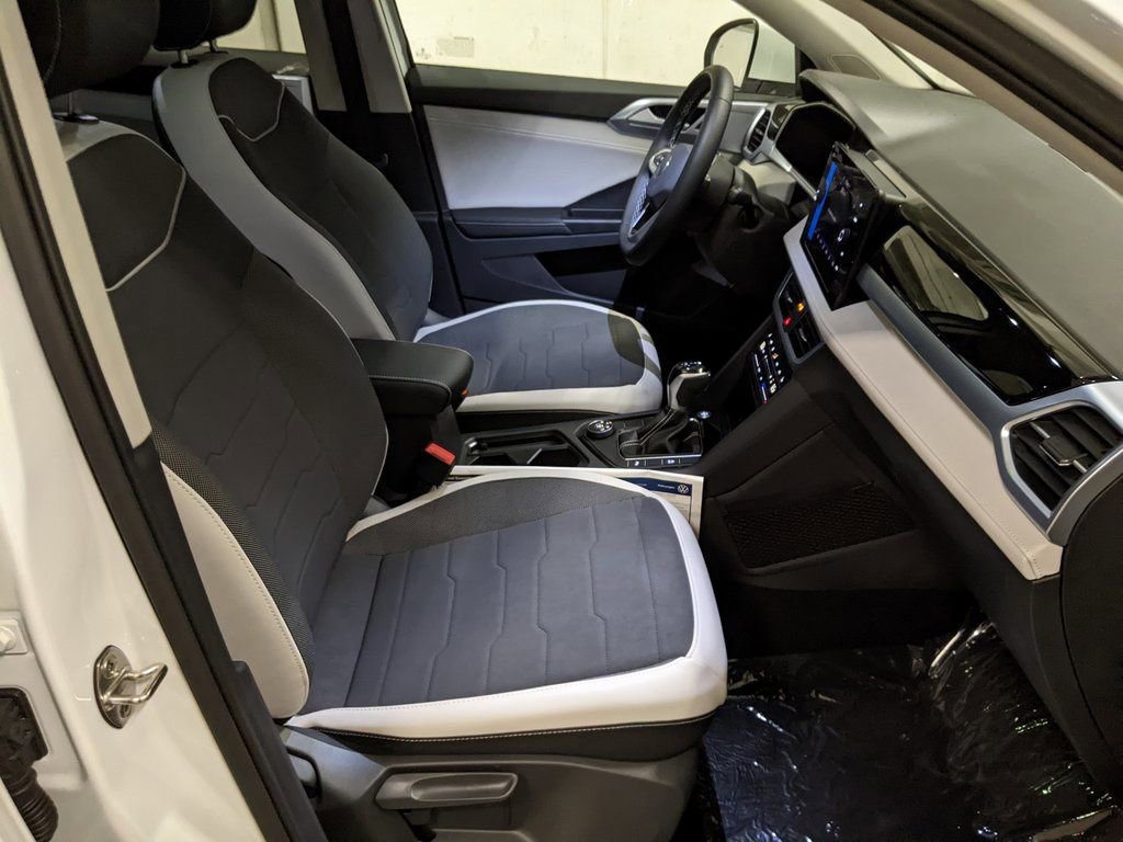 New 2025 Volkswagen Taos SE image 22