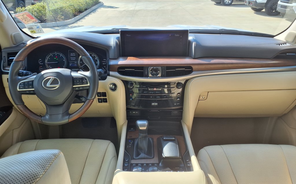 Used 2021 Lexus LX 570 4WD w/ Luxury Package image 23