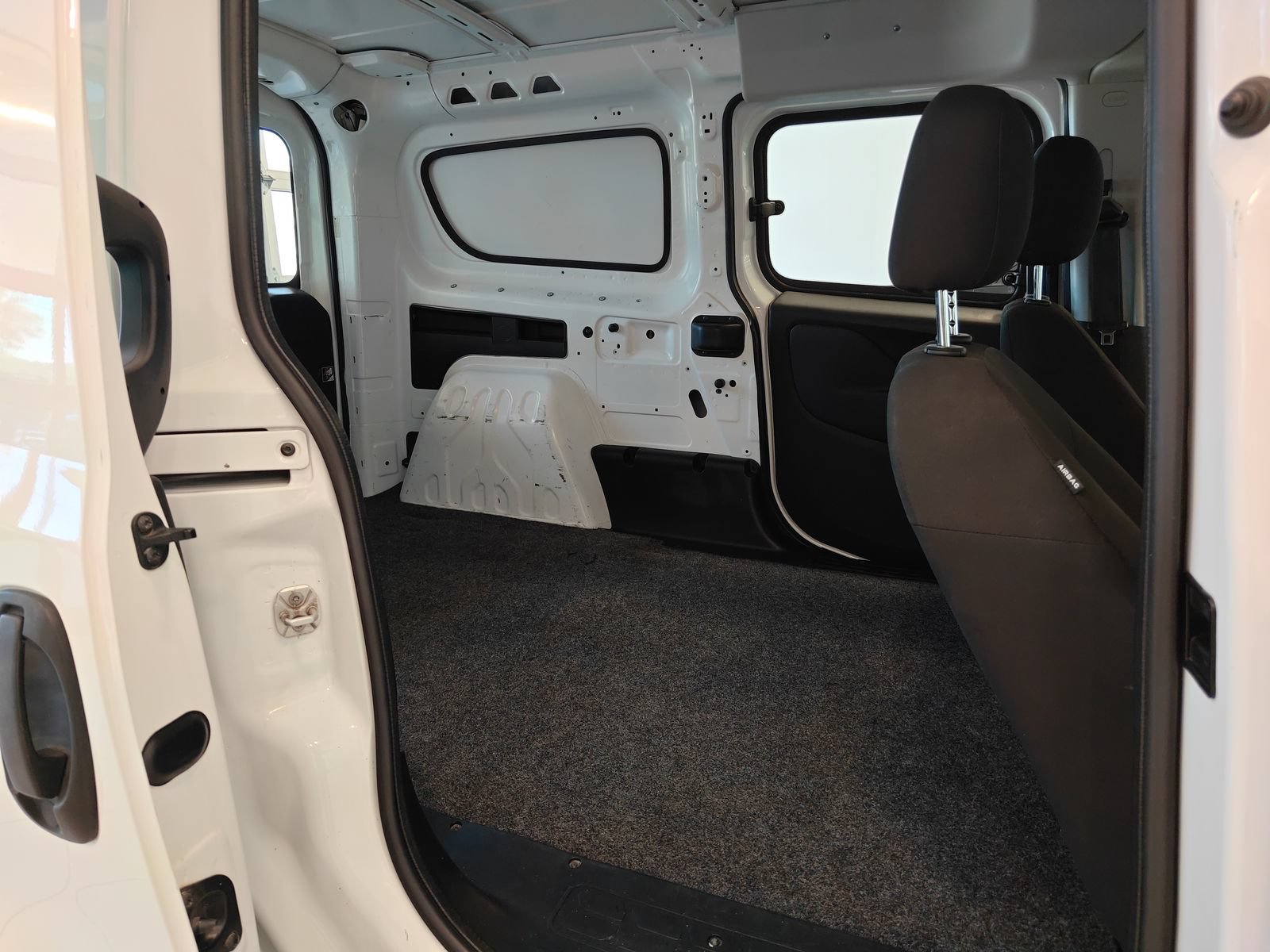 Used 2017 RAM ProMaster City Tradesman w/ Rear Back-up Camera Group FWD image 12