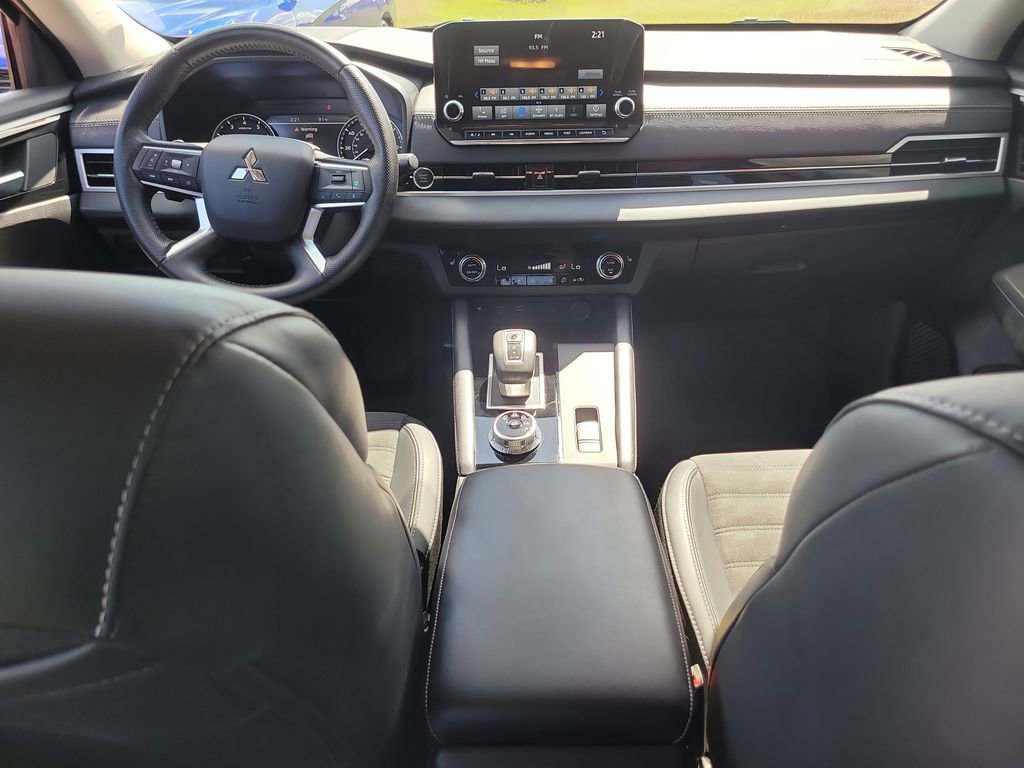 Used 2024 Mitsubishi Outlander SE Black Edition image 14