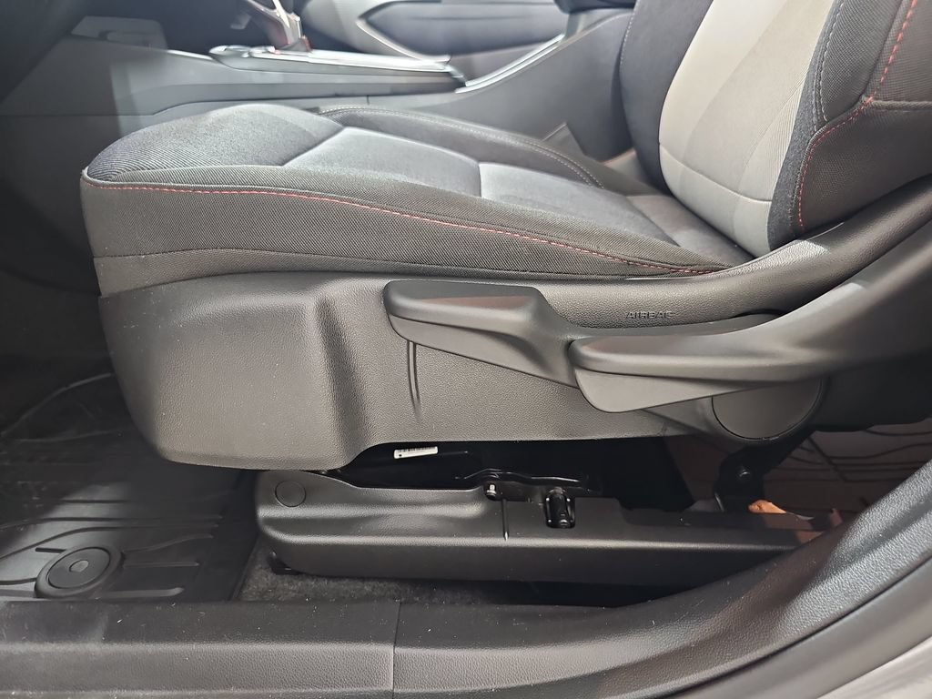 Certified 2024 Chevrolet Trax RS w/ Driver Confidence Package FWD image 32