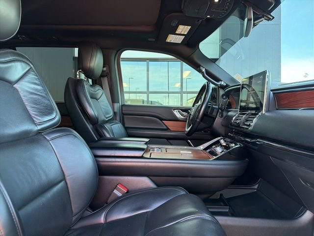 Used 2019 Lincoln Navigator Select image 12
