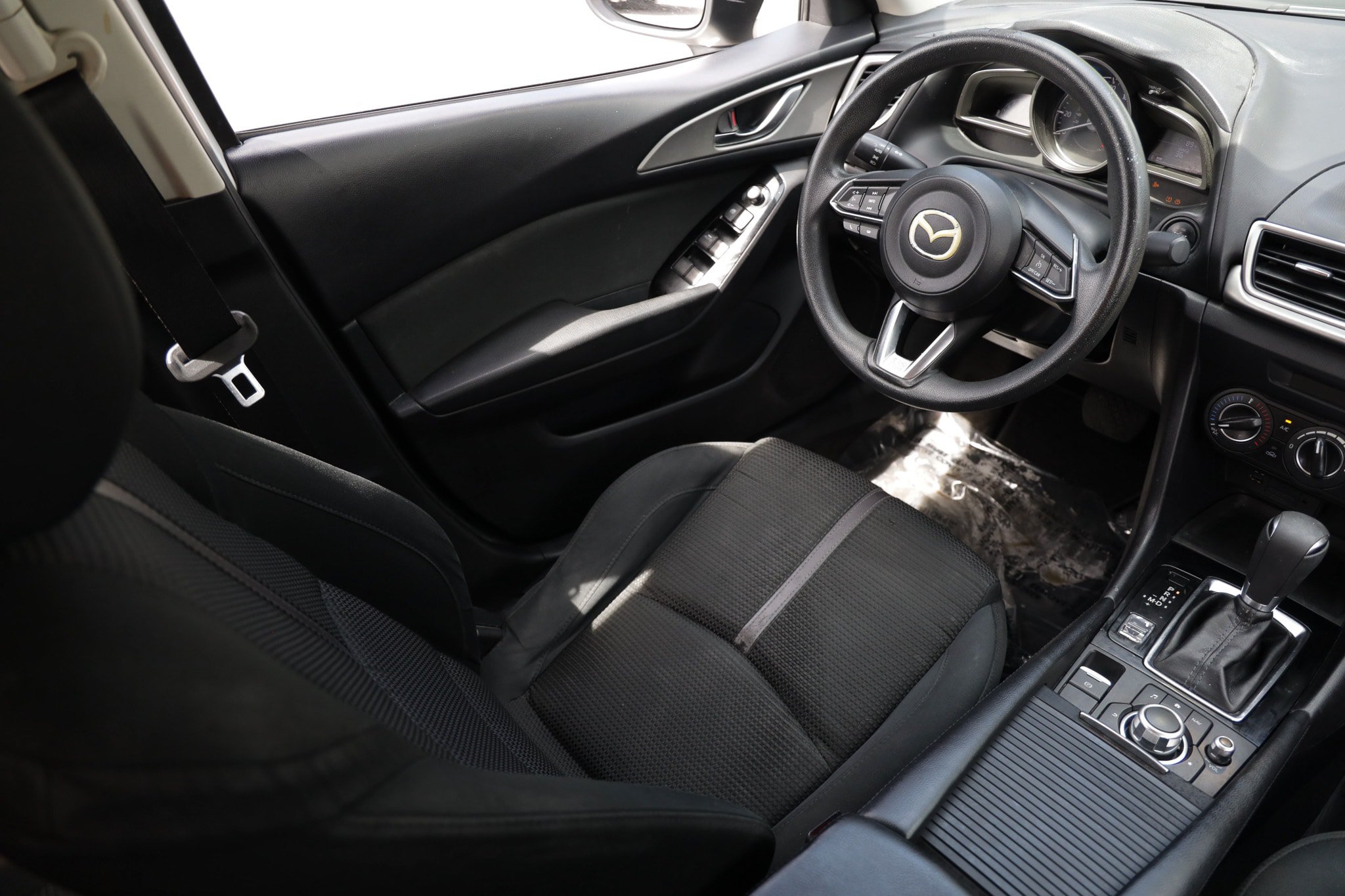 Used 2017 MAZDA MAZDA3 Sport w/ Preferred Equipment Package FWD image 23