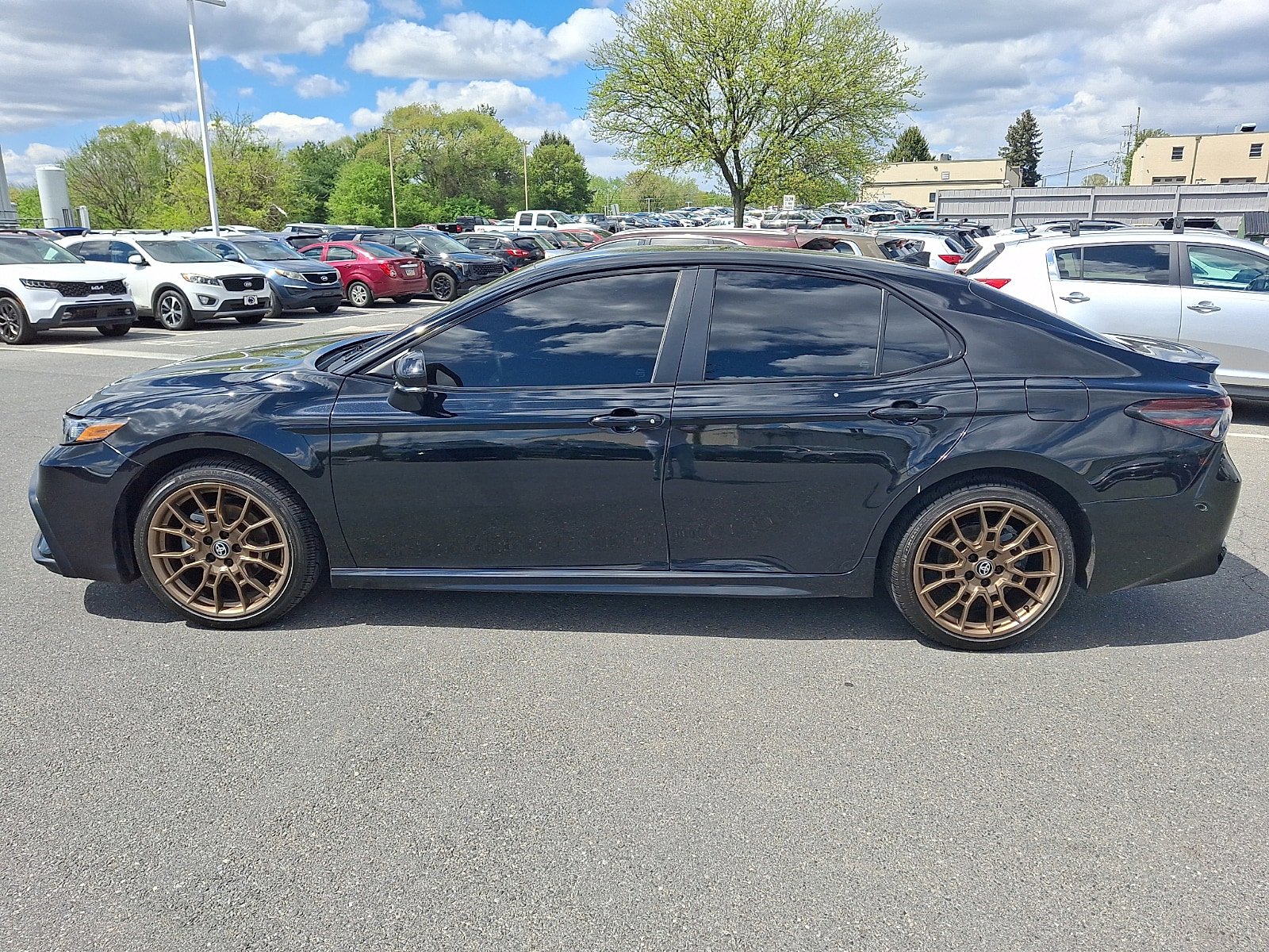 Used 2023 Toyota Camry SE FWD image 8