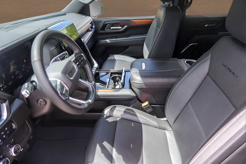 Used 2025 GMC Yukon XL Denali image 9