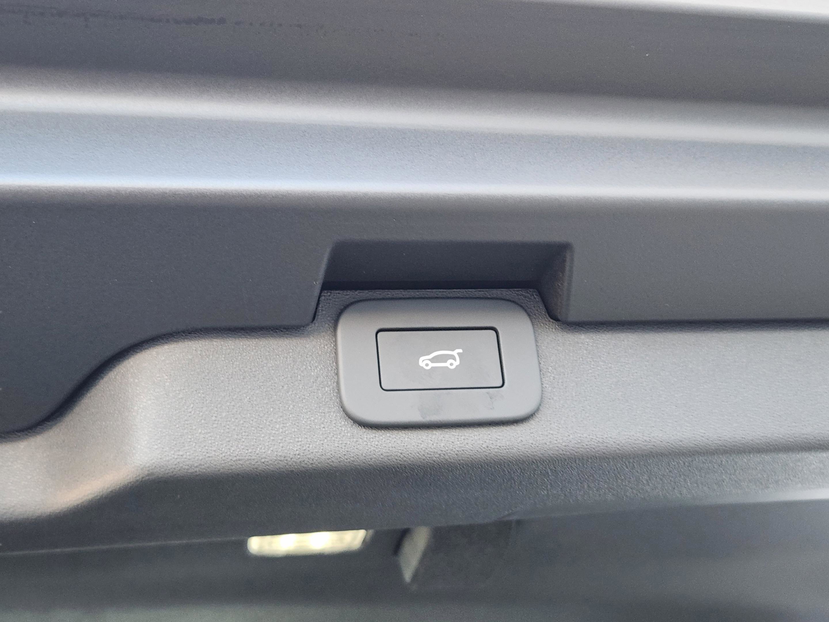 New 2025 Land Rover Discovery Dynamic SE image 28